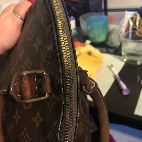 SoLD on IG ⭐️𝕃𝕠𝕦𝕚𝕤 𝕍𝕦𝕚𝕥𝕥𝕠𝕟 𝔸𝕃𝕄𝔸 PM - Picture 10 of 13